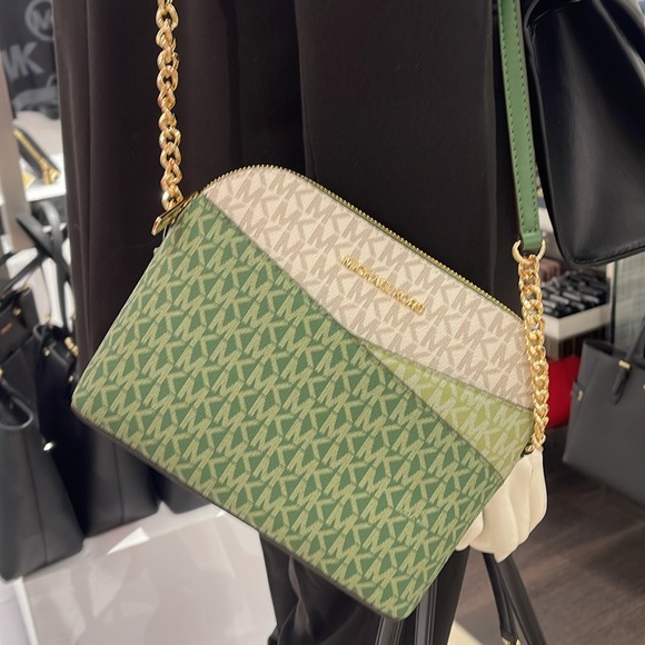 MICHAEL KORS
Jet Set Travel Medium Color-Block Signature Logo Dome Crossbody Bag - Picture 3 of 16